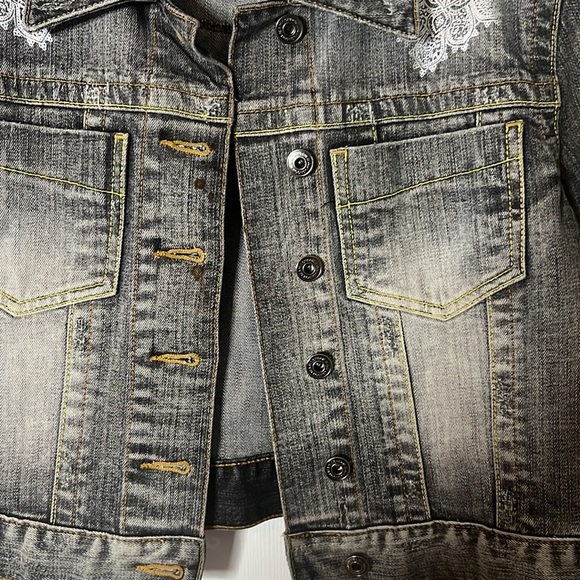 Cropped Jean jacket; good condition; lightly worn; distressed around the collar - Picture 3 of 7